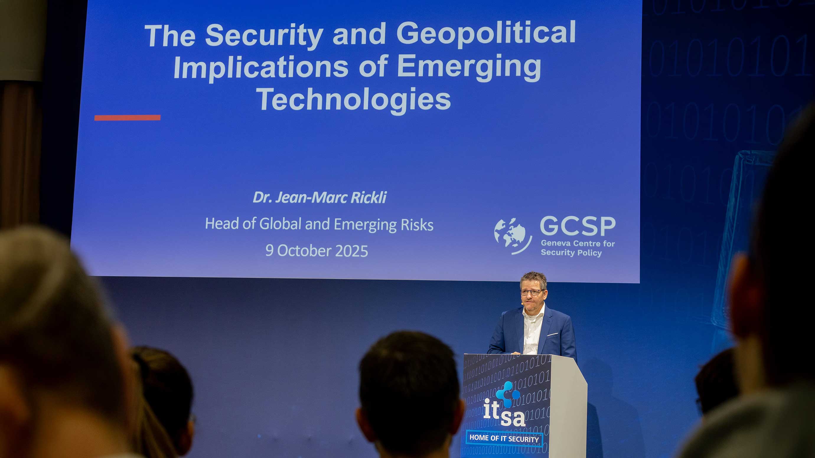 Referent Jean-Marc Rickli bei seiner Special Keynote auf der it-sa 2025